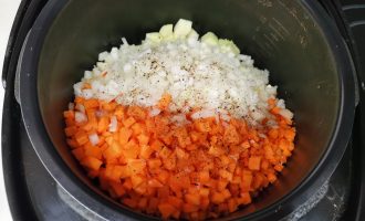 Кабачки лук и морковь в мультиварке