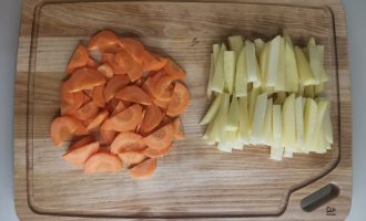 Картофель и морковь порезанные