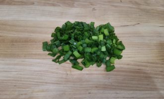 Порезанный зеленый лук