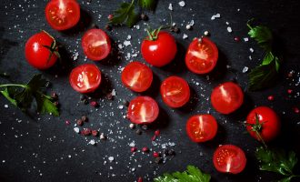Быстрые маринованные помидоры черри